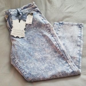 HOT KISS Acid Wash Jean